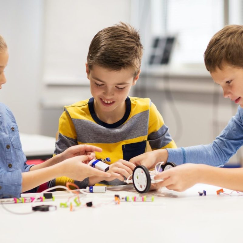 happy-children-building-robots-at-robotics-school.jpg