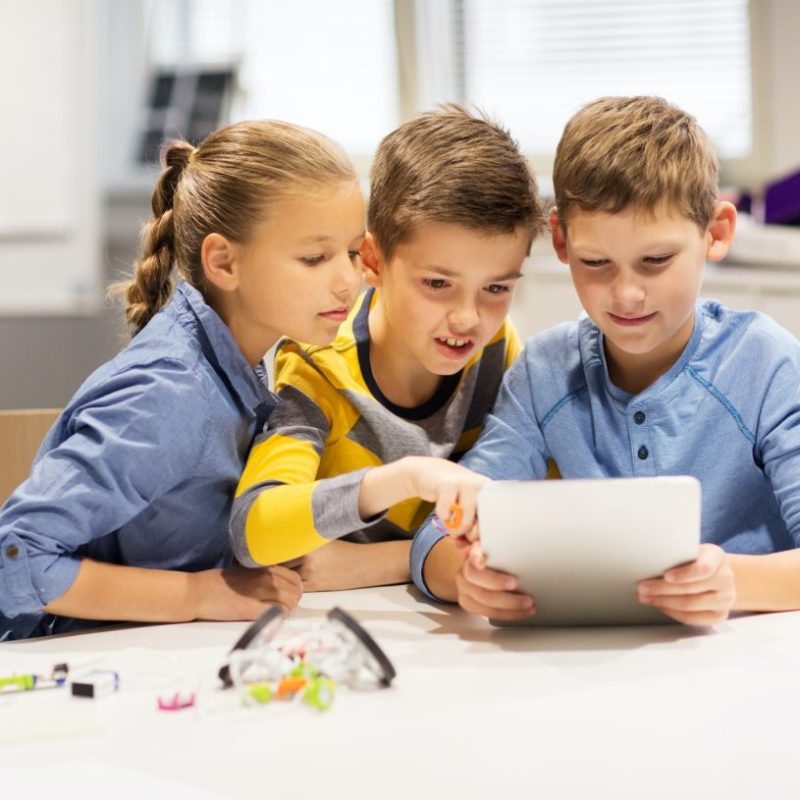 kids-with-tablet-pc-programming-at-robotics-school.jpg